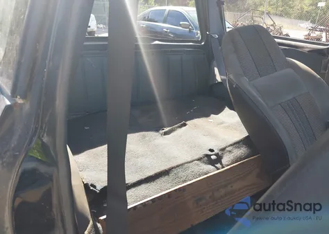 1994 Geo Tracker from USA, damaged, VIN 2CNBJ18U7R6928021